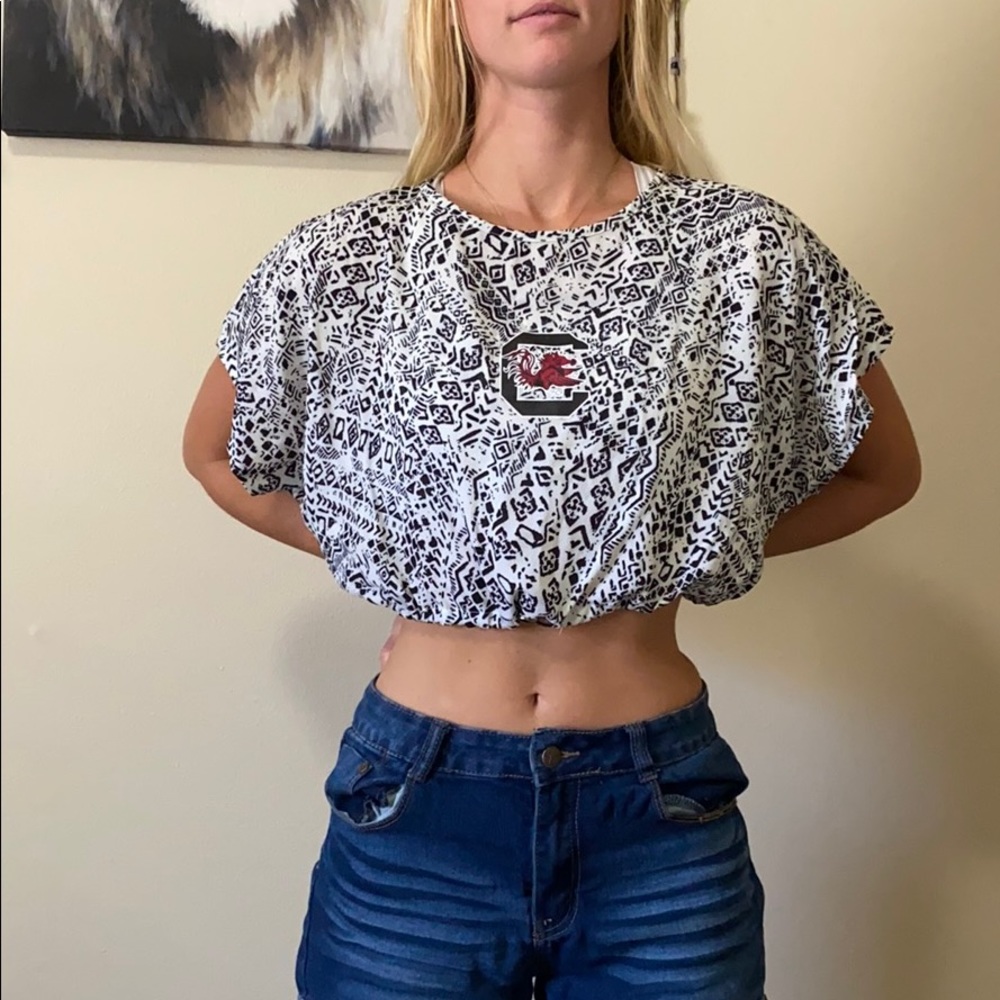 Crop top worn once. College t shirt.